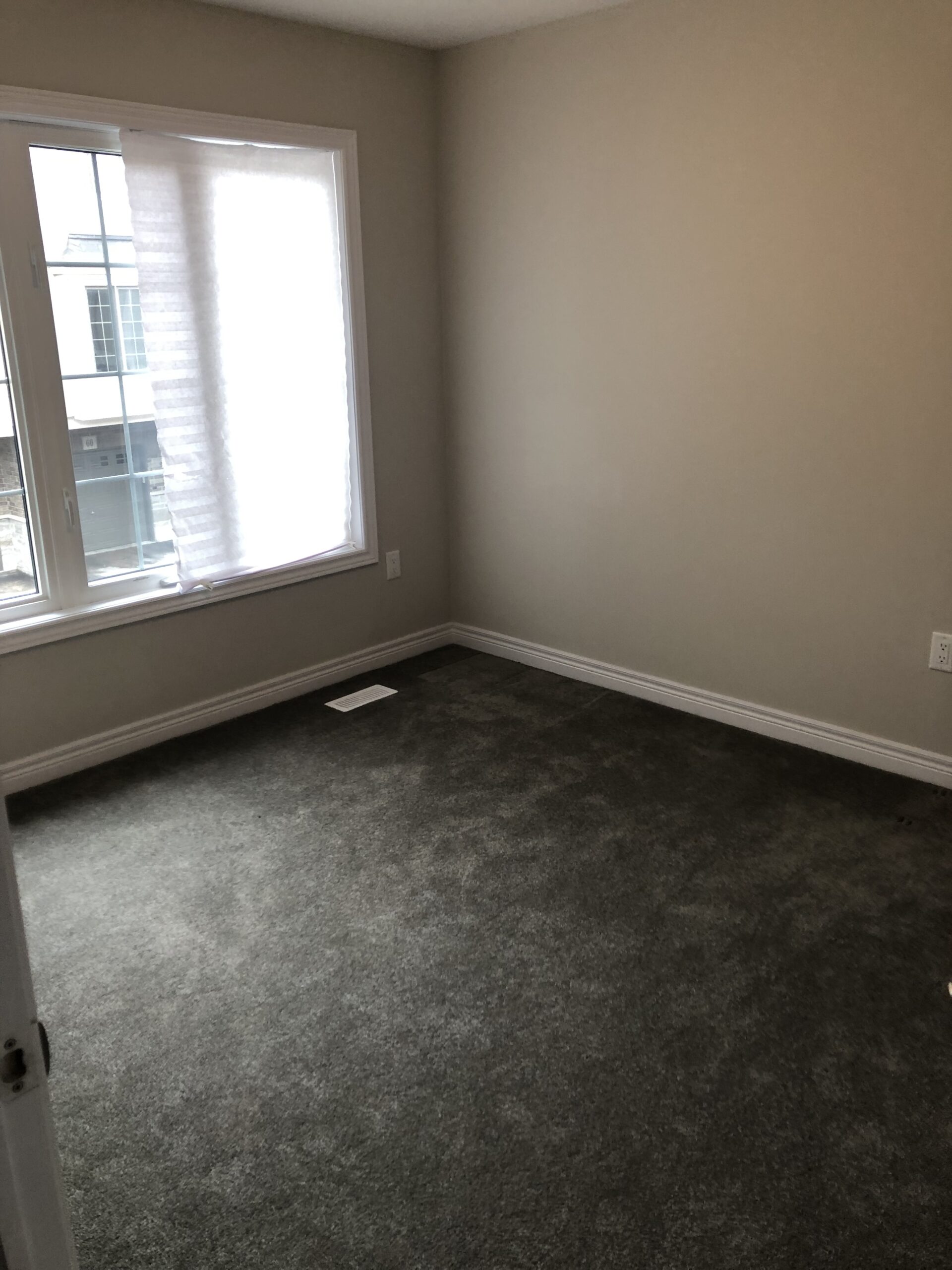 StarwardHomes-63-377GlancasterRd-Leasing-Photo (8)